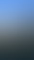 Heckansicht eines weißen MAN-Kippers der Hellmann Tiefbau GmbH mit Firmenlogo und Website-URL vor blauem Himmel.