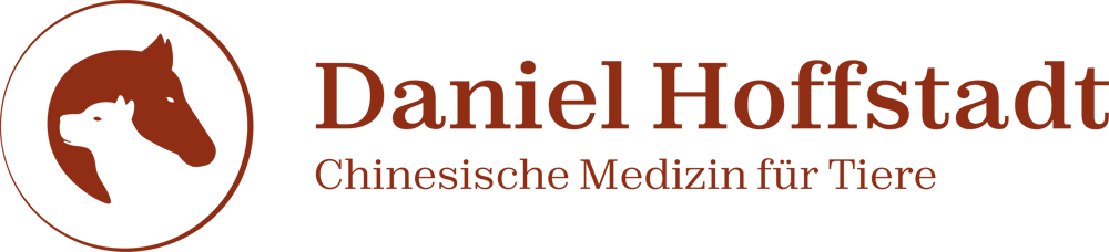 Logo von Daniel Hoffstadt für Chinesische Medizin für Tiere mit Silhouetten von Pferd und Hund in einem Kreis.