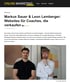 Zwei junge Männer, Markus Sauer und Leon Lemberger, stehen vor einer Wand mit Kunstwerken.