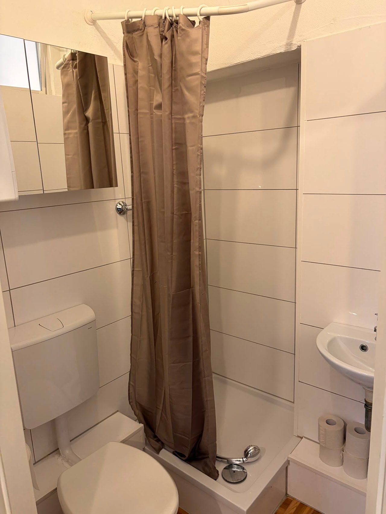 Ein-Zimmer-Apartment – eigenes Bad mit Dusche