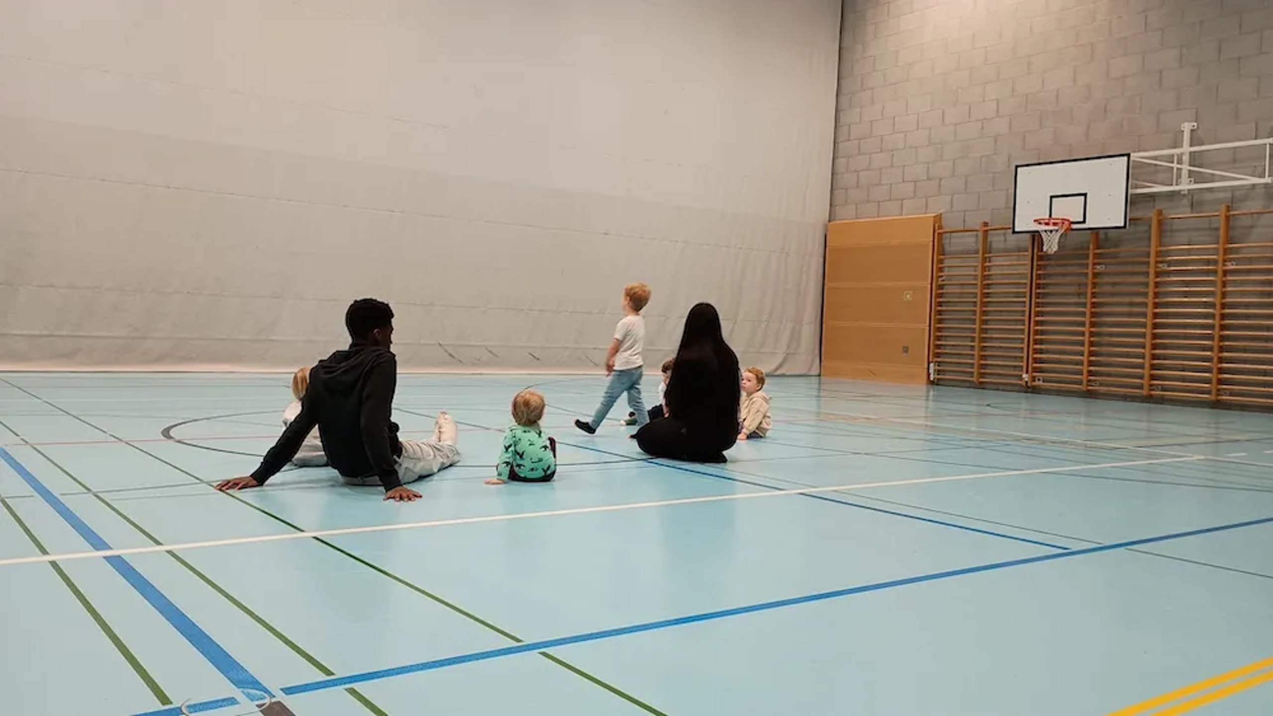 Bewegung und Spiel in der Turnhalle