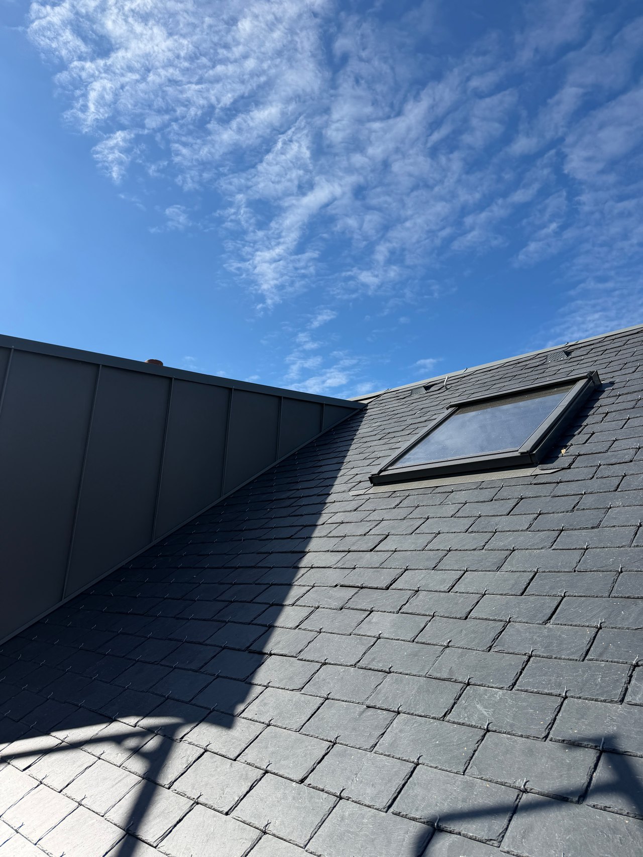Schieferdach mit Dachfenster und Zinkverkleidung, Ettelbruck