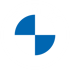 BMW-Logo mit blau-weißem Viertelkreis in einem schwarzen Kreis mit den Buchstaben B, M, W oben.
