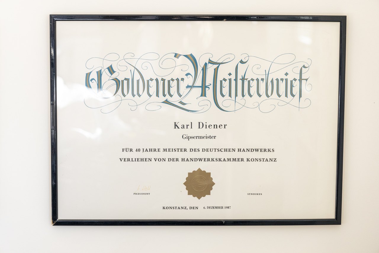 Goldener Meisterbrief der Handwerkskammer Konstanz für Karl Diener, Gipsermeister, für 40 Jahre Meister des deutschen Handwerks