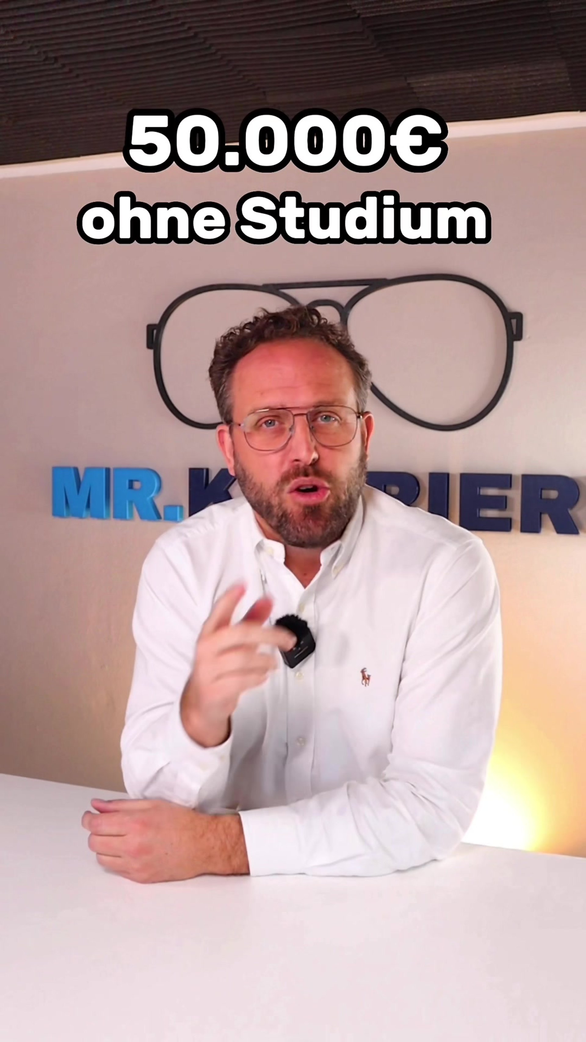 Standbild aus dem Video mit dem Ratespiel zum gesuchten Beruf