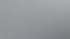 Ein Elektriker installiert Komponenten in einem offenen Schaltschrank für die industrielle Energieverteilung.