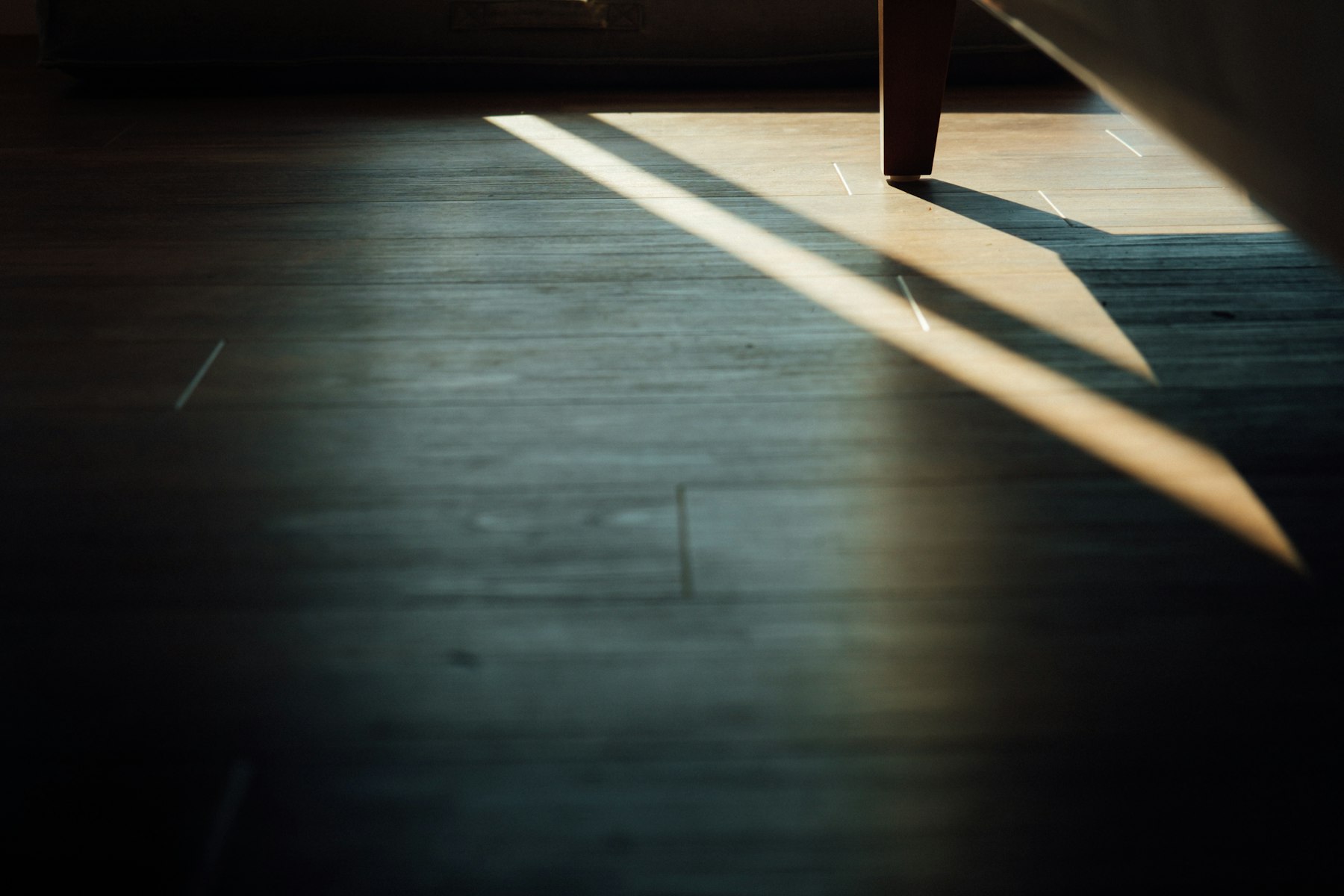 Click-lock laminate plank flooring in a Santa Clara living space