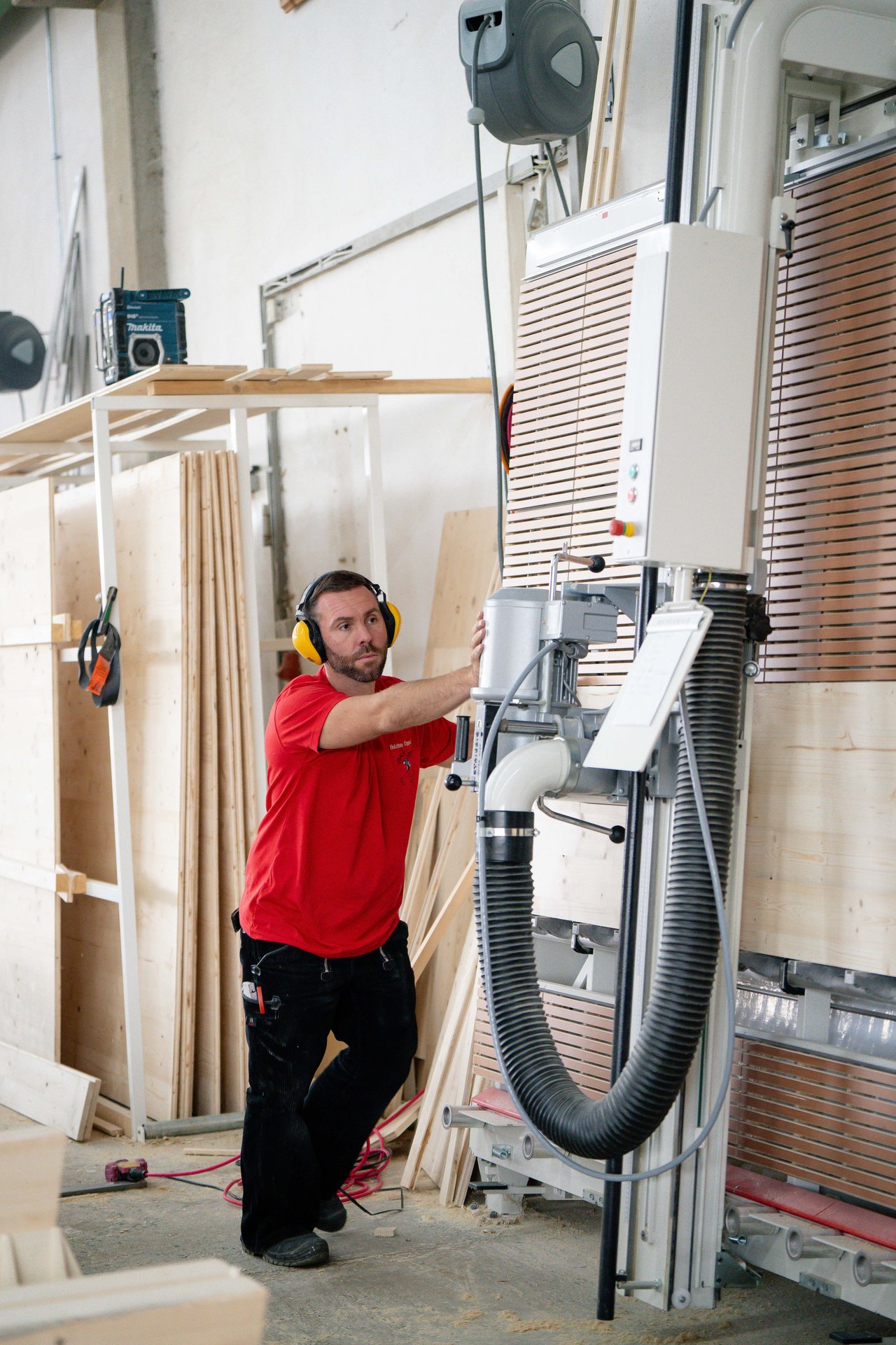 Holzbearbeitung in der Werkstatt