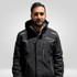 Mann mit Bart in schwarzer Winterjacke mit "SUBZERO" Logo.