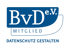 BvD e.V. MITGLIED DATENSCHUTZ GESTALTEN Logo auf dunkelgrünem Hintergrund.
