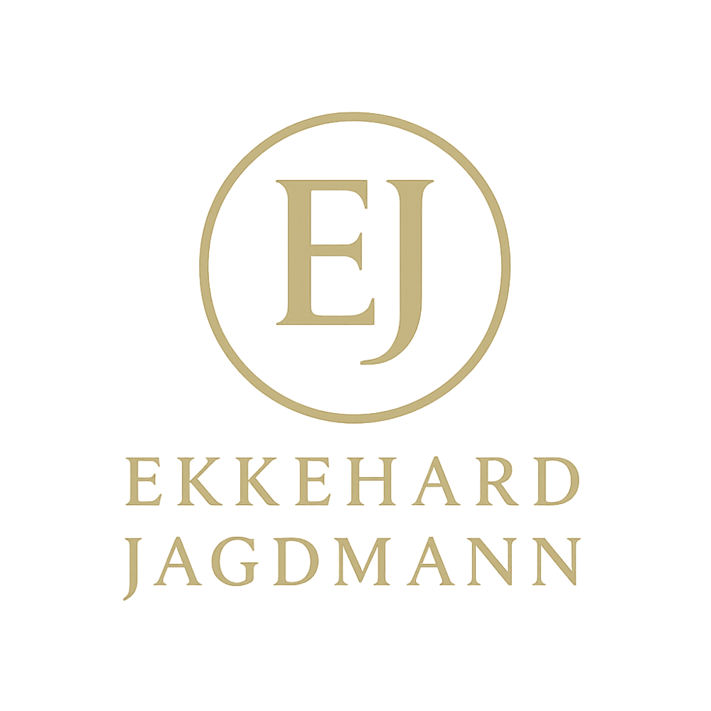 Kreislogo mit zentralem Punkt und horizontaler Linie, daneben der Text „EKKEHARD JAGDMANN“.