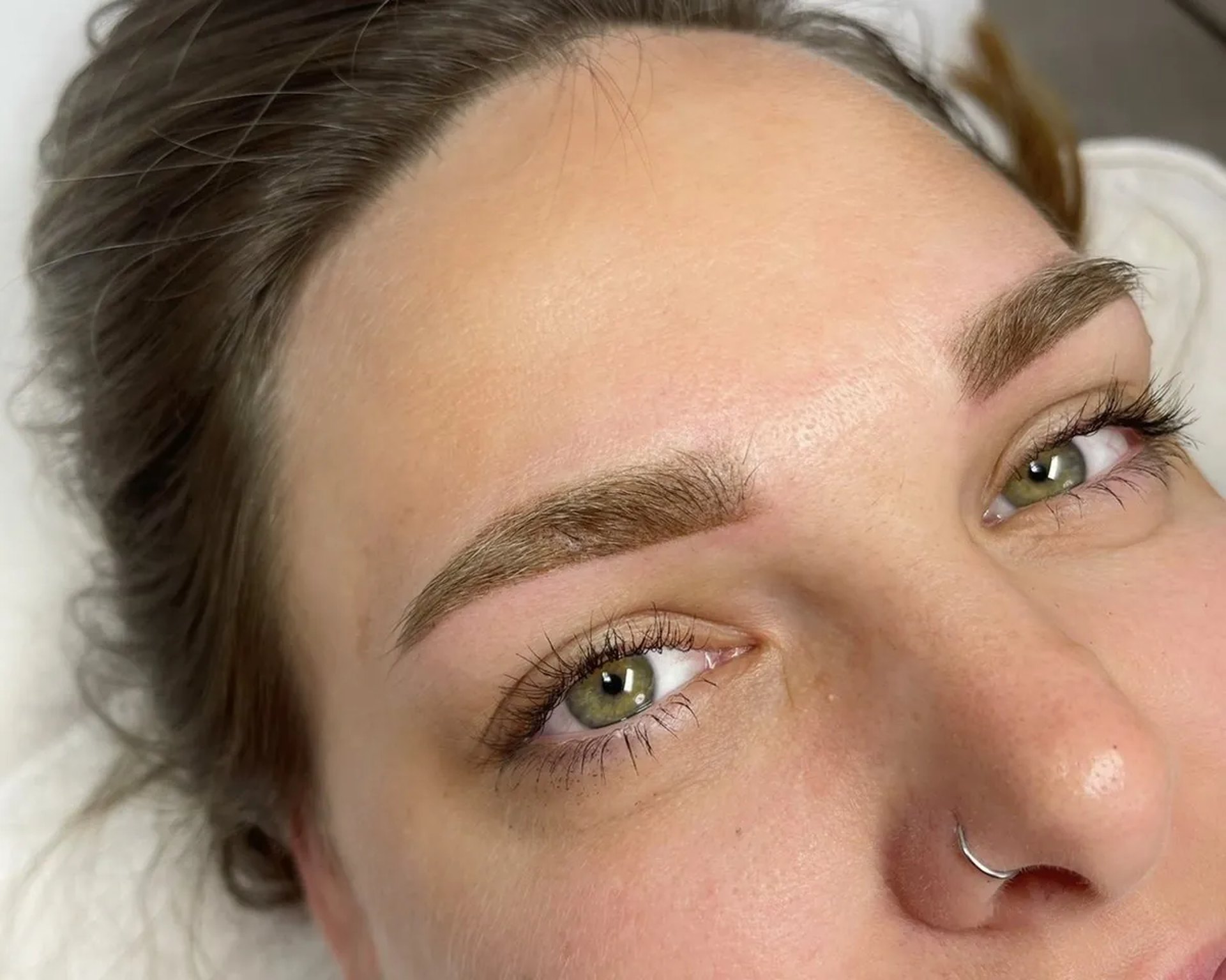 Weich schattierte Powderbrows bei BeautyLux in Lippstadt
