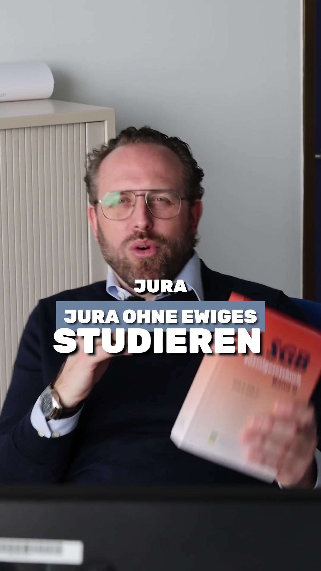 Standbild aus dem Video über die duale Studienalternative zum Jurastudium bei der DRV Bayern Süd