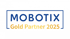 Blauer Mobotix Schriftzug mit goldener Schrift "Gold Partner 2025"