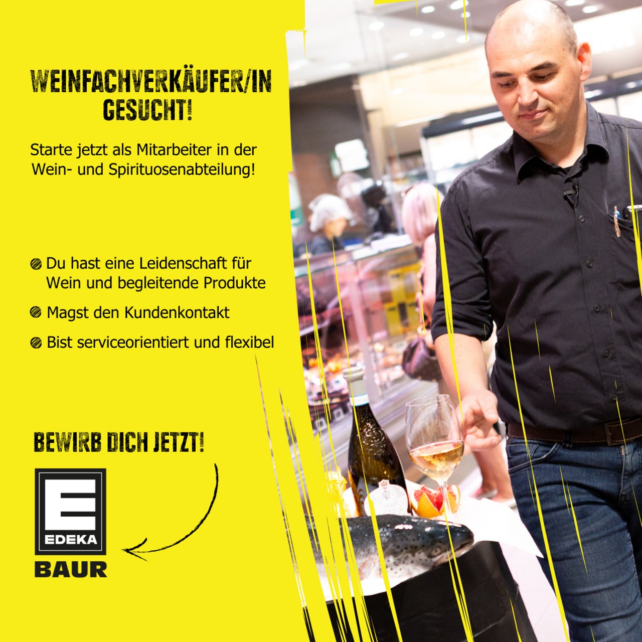 Recruiting-Anzeige Edeka Baur: Mann im schwarzen Hemd gießt Wein ein, „Weinfachverkäufer/in gesucht!“