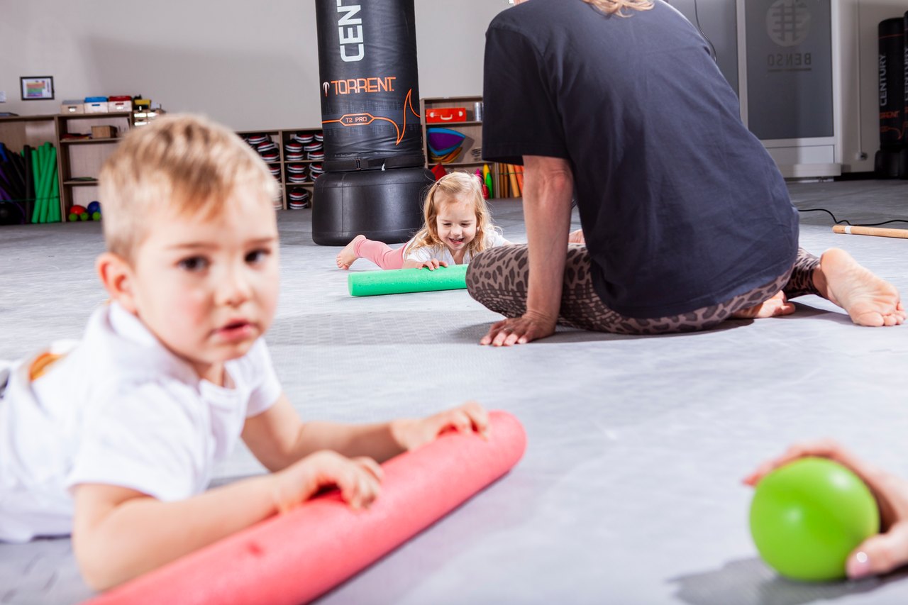 Kleinkind beim Eltern-Kind-Training der Hapkido-Frösche