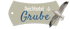 Deichhotel Grube Logo auf beigem Schild mit Anker und fliegender Möwe.