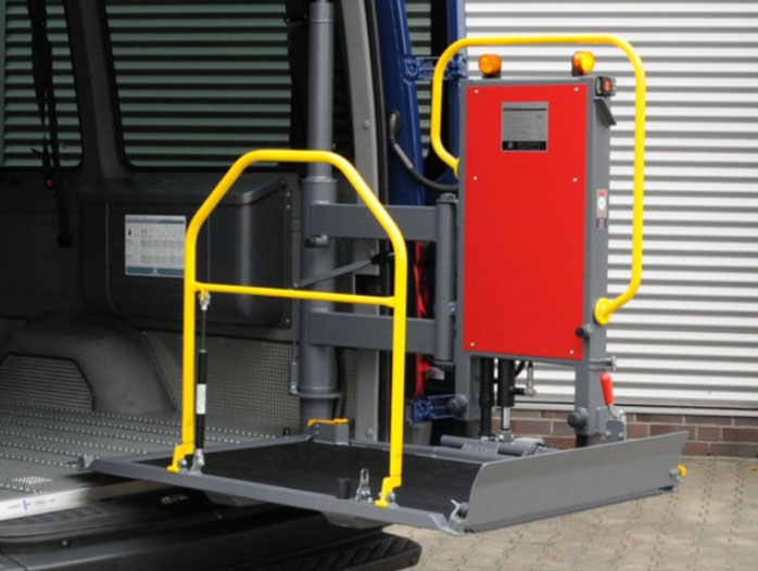 Nissan NV400 mit Schwenklift BSL 350 – Bild 1