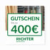 Gutschein bis zu 500 € Richter Baustoffe, mit Holz und Baumaterialien im Hintergrund.
