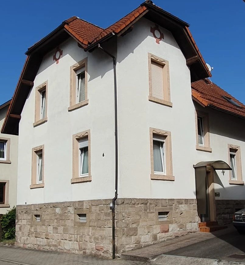 Charmantes Zweifamilienhaus mit Anbau