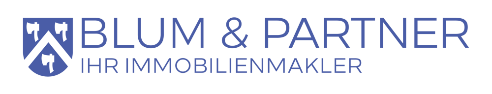 Blum & Partner Ihr Immobilienmakler Logo mit blauem Wappen und drei Äxten.