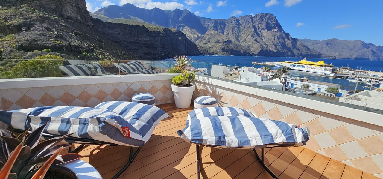 Rooftop with a view of the cliffs