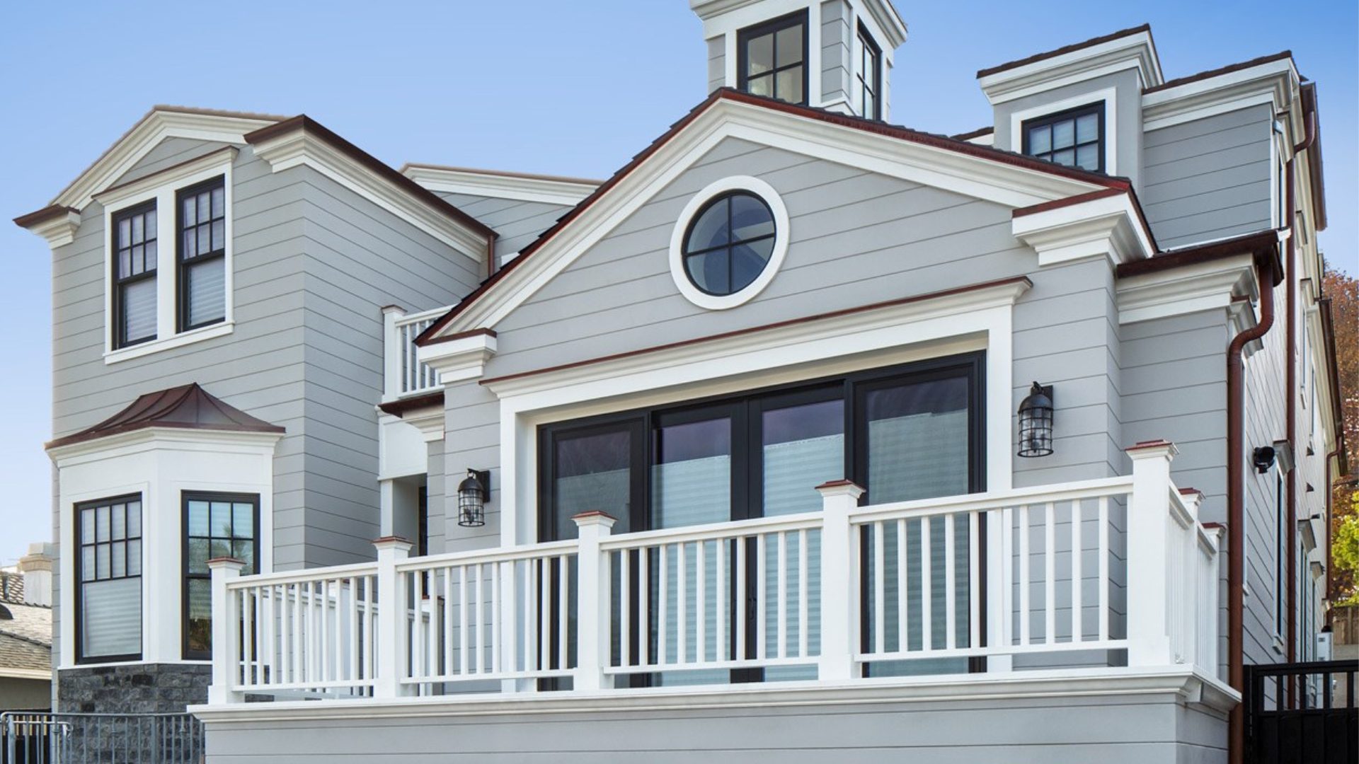 How Different Siding Materials Respond to California’s Weather