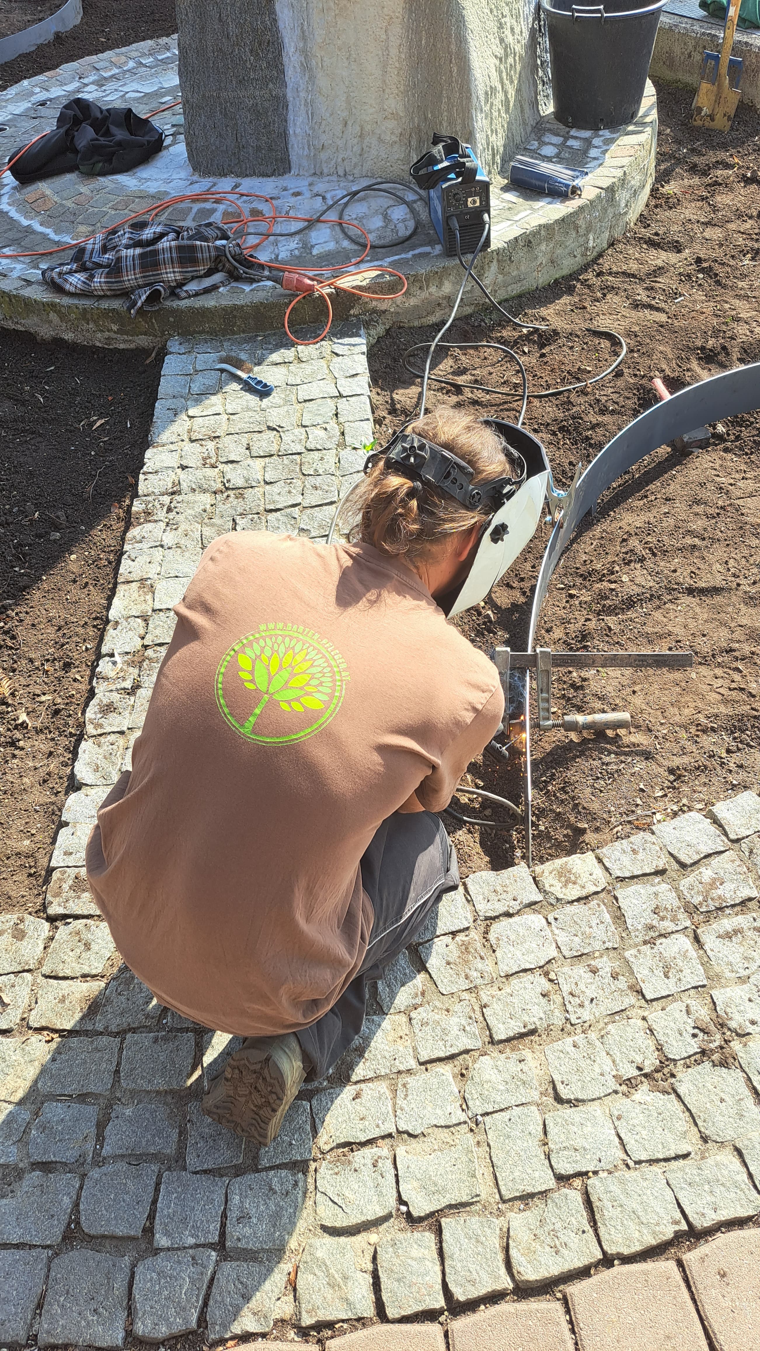 Garten Pfleger bei der Arbeit