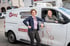 Frau und Mann lächeln neben weißem Lieferwagen mit "48 Grad Nord Tagesrestaurant Partyservice" Logo.