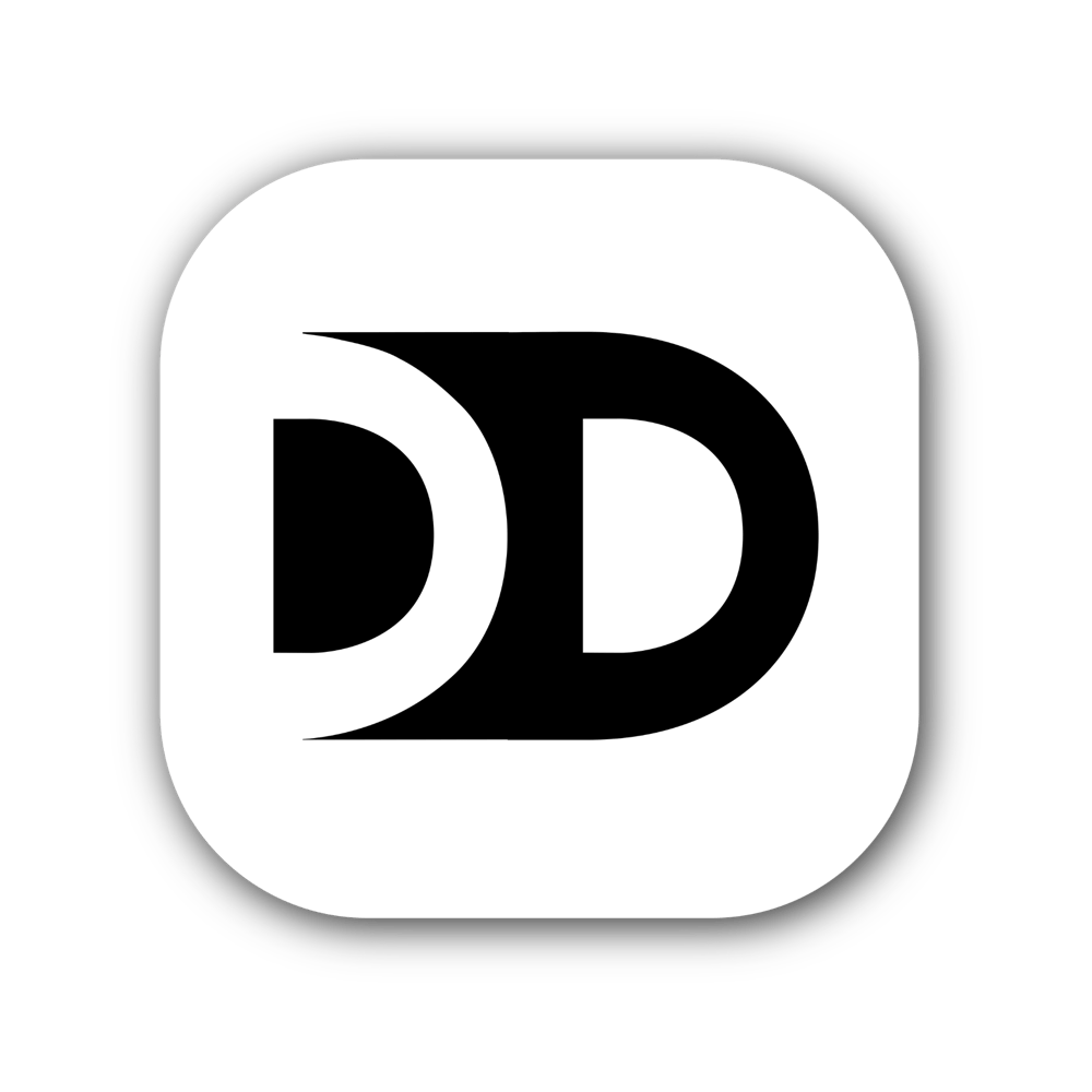 Weißes stilisiertes Doppel-D-Logo auf dunkelgrünem Hintergrund.