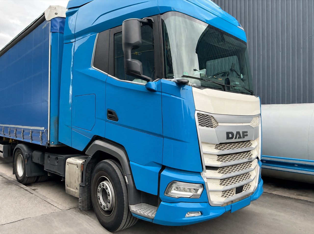 DAF-Sattelzug bei der Begutachtung