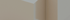 Abstrakte Nahaufnahme von Wandkanten und Ecken in neutralen Beige- und Grautönen mit minimalistischem Schattenspiel.