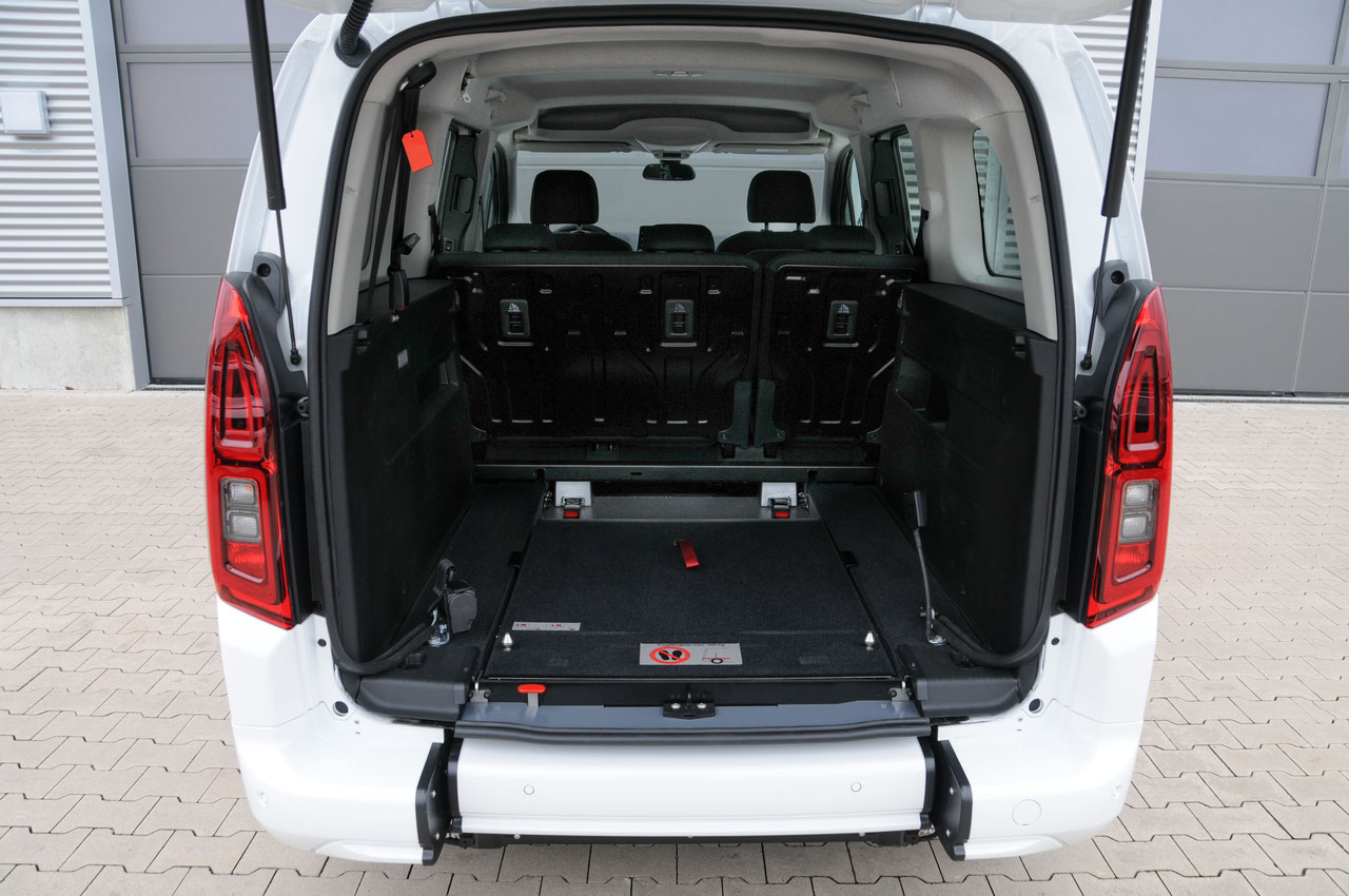 Toyota Proace City Electric mit Heckausschnitt – Bild 7