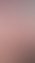 Vorher-Nachher-Vergleich von Lippen mit natürlicher Farbe und nach Lippenpigmentierung mit rotem Lippenstift.