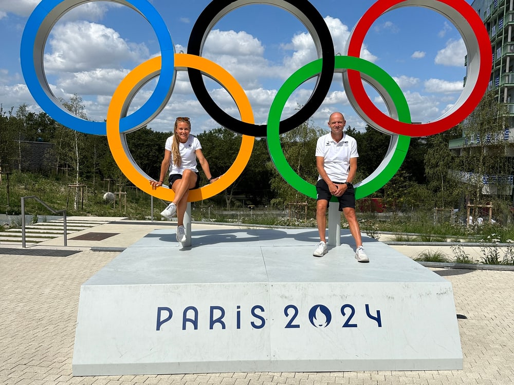 Julia Mayer und Trainer Vincent Vermeulen bei den Olympischen Spielen in Paris 2024