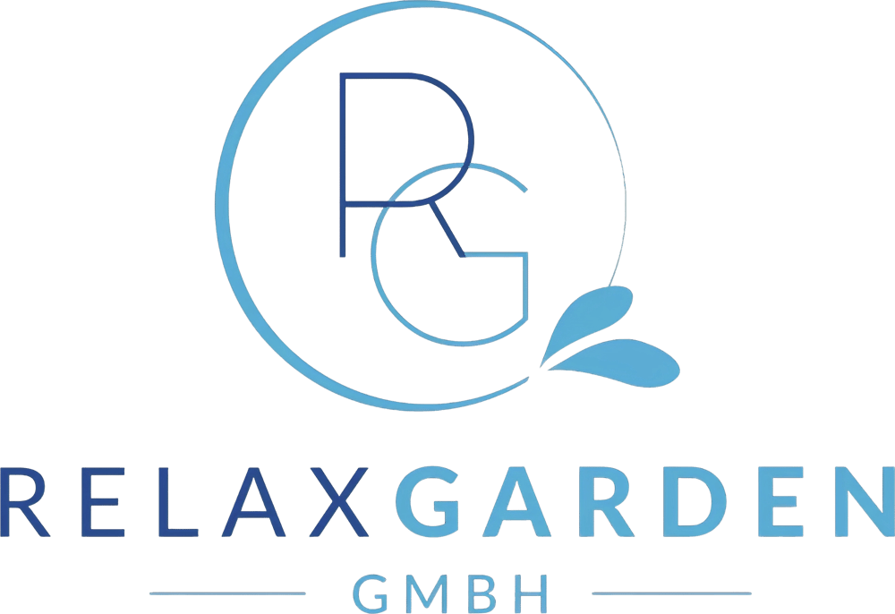 Logo Relax Garden GmbH: Blaue Buchstaben "RG" in einem Kreis mit Wassertropfen, darunter "RELAXGARDEN GmbH".