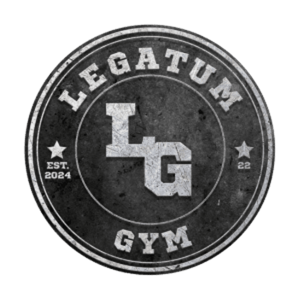 Rundes Legatum Gym Logo in Steinoptik mit den Buchstaben LG und dem Gründungsjahr 2024 auf schwarzem Hintergrund.