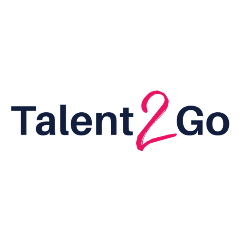 Talent2Go-Logo mit dunkelblauem Text und einer pinken, handgeschriebenen "2".