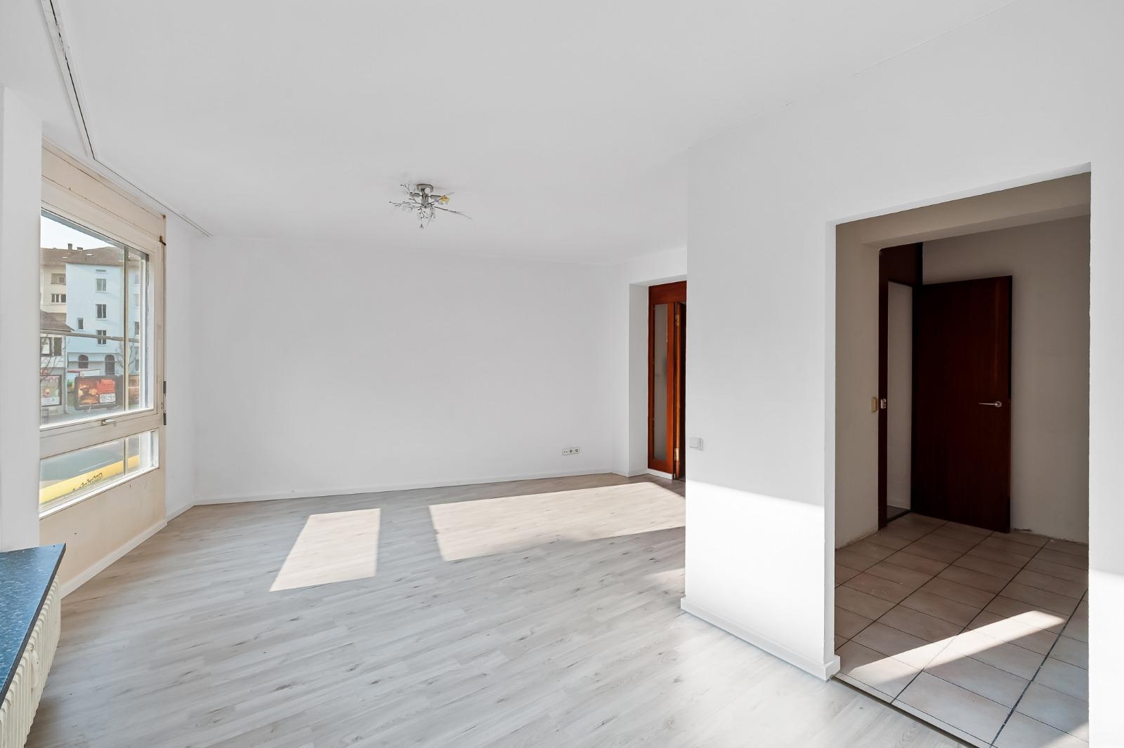 Wohnraum mit erneuertem Boden, Projekt Pforzheim