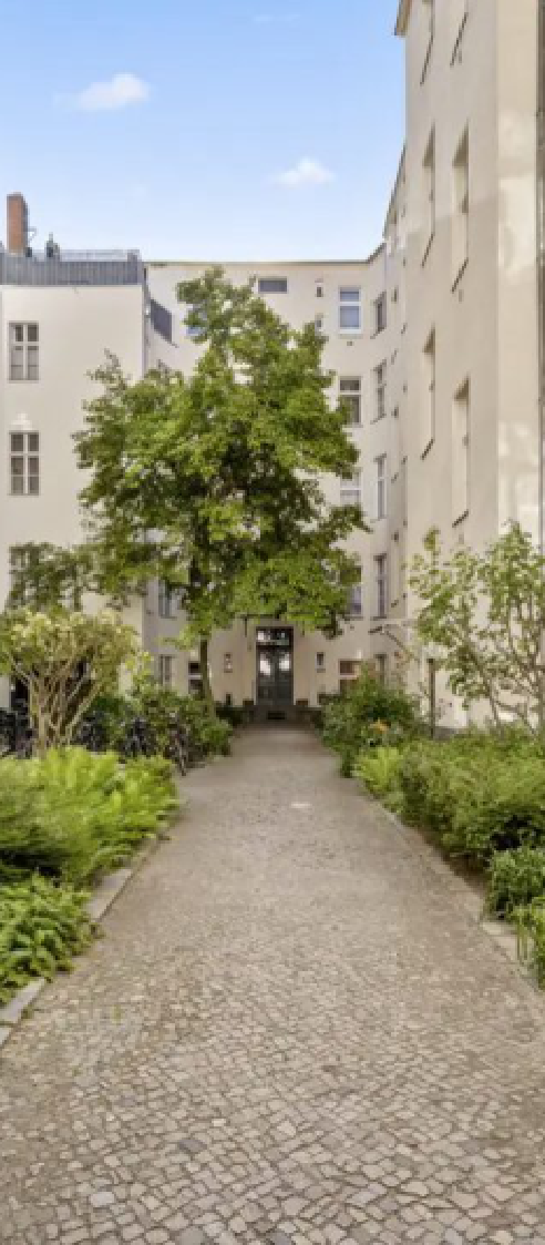 Begrünter, ruhiger Innenhof