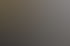 Eine gelbe Maschine auf Gleisen, mit einem Arbeiter, welcher einen Helm inkl. Headset trägt.