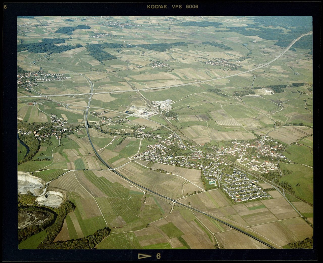 Luftbild von Satteldorf mit dem Ortskern des Hauptorts