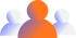Drei stilisierte Personen-Icons mit einer großen orangefarbenen Figur im Vordergrund und zwei weißen Figuren im Hintergrund.
