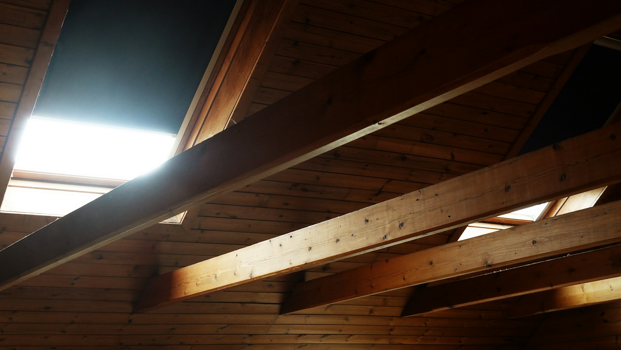 Comble avec charpente de bois apparente