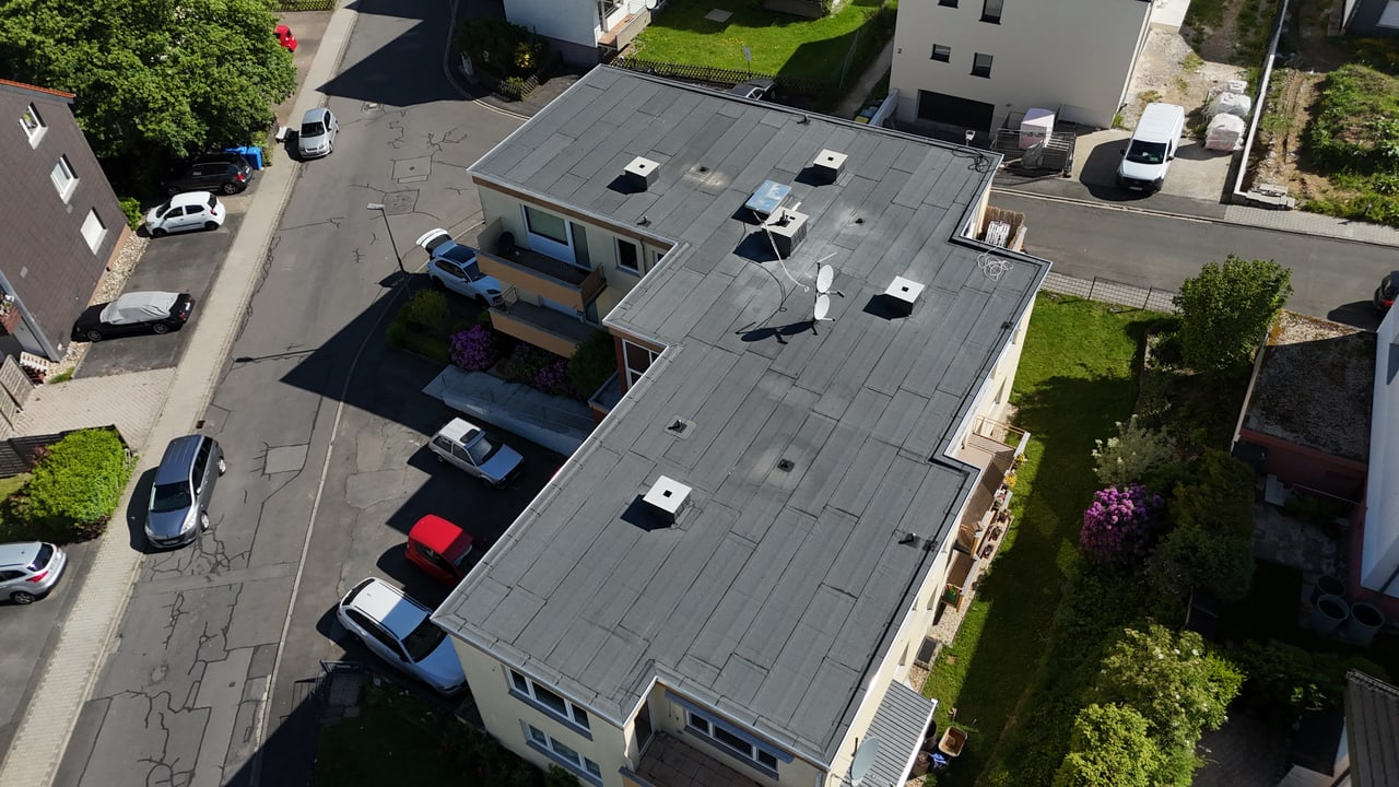 Saniertes Flachdach aus der Luft, Passmann Bedachungen