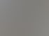 Ein Arbeiter auf einer Plattform unter einem Gitterdach mit Oberlichtern.