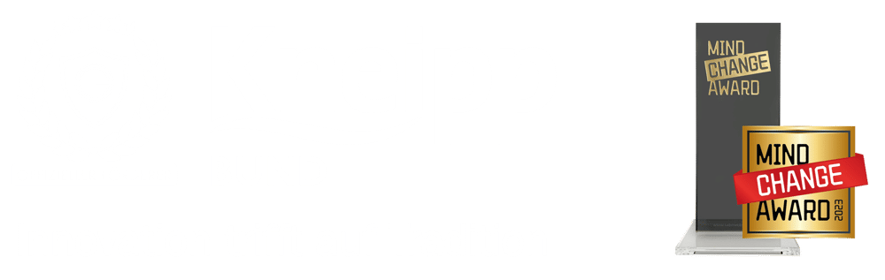 Logo "Kneipp Bund", Slogan "Innovation trifft auf Tradition" mit "OFFIZIELLER FÖRDERER"-Siegel und "MIND CHANGE AWARD"-Trophäe.