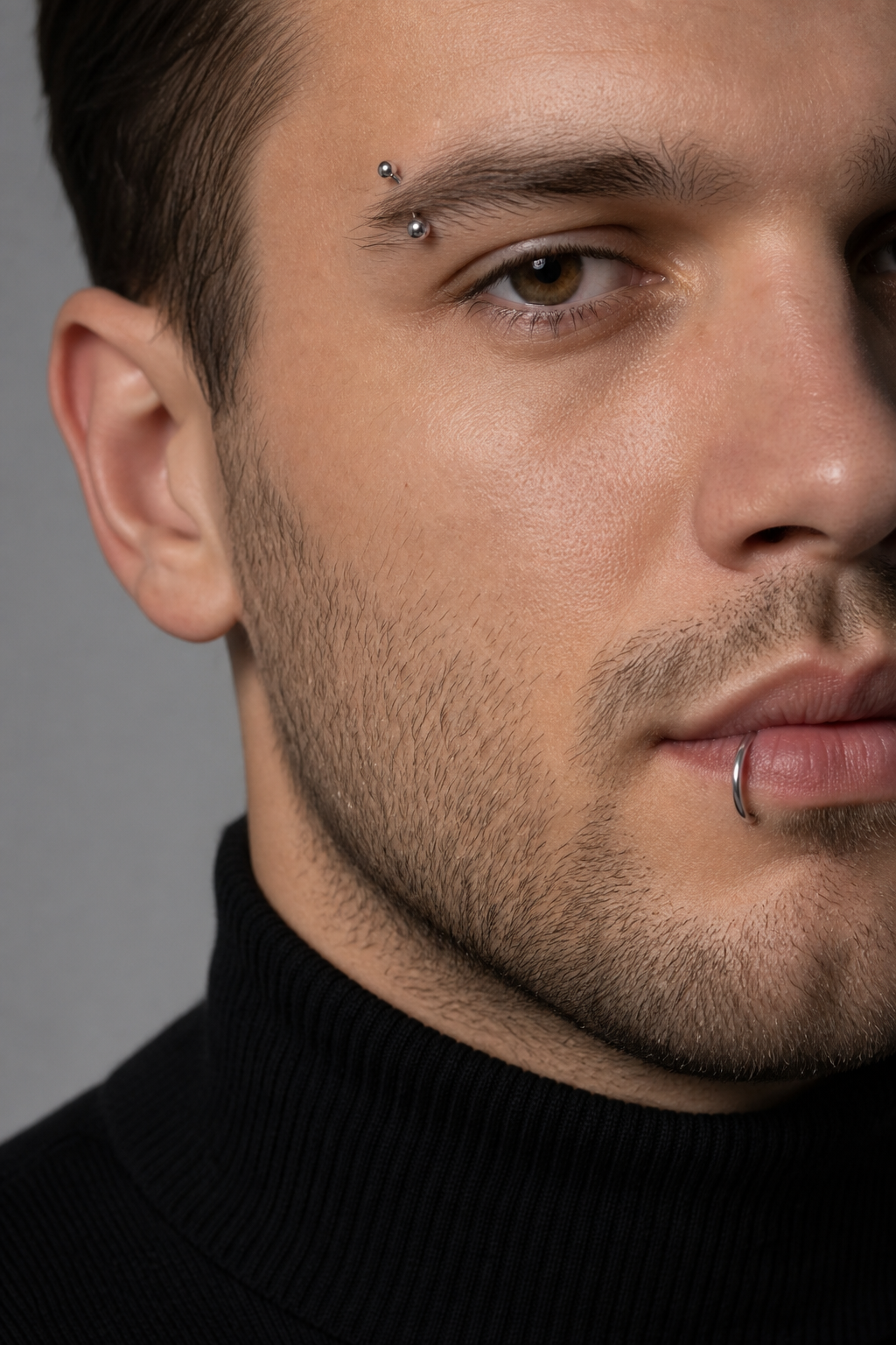 Augenbraue & Lippe Piercing
