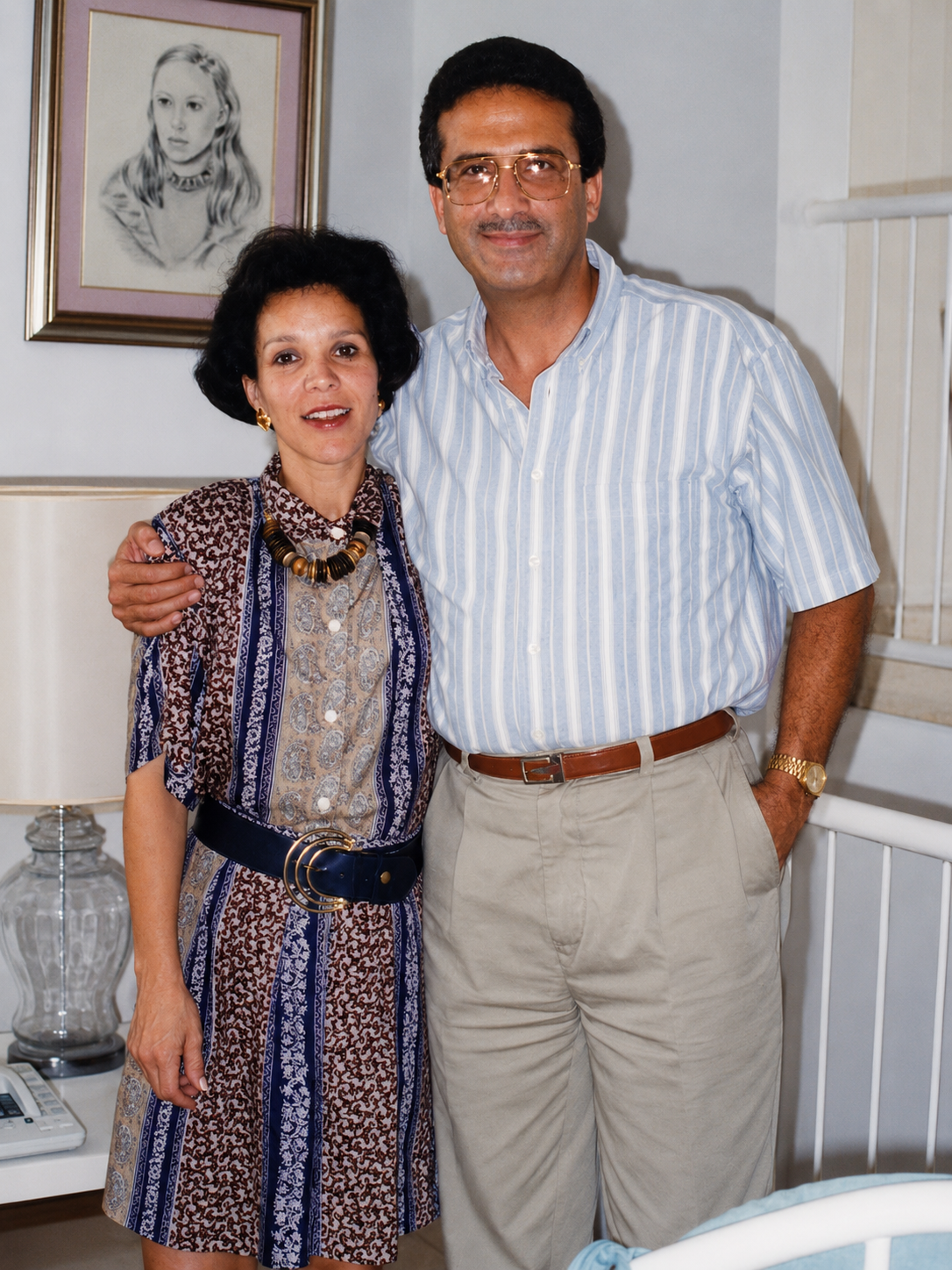 Lolo Morales y Marisol en retrato familiar