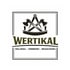 Logo Wertikal mit gekreuzten Äxten, Zirkel, Säge und Text "HOLZBAU · ZIMMEREI · BEDACHUNG".